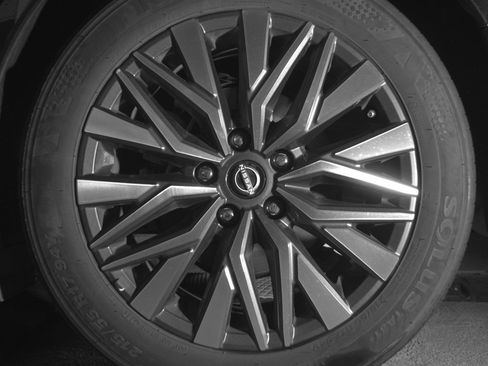 Used 2025 Nissan Altima 2.5 SV image 14