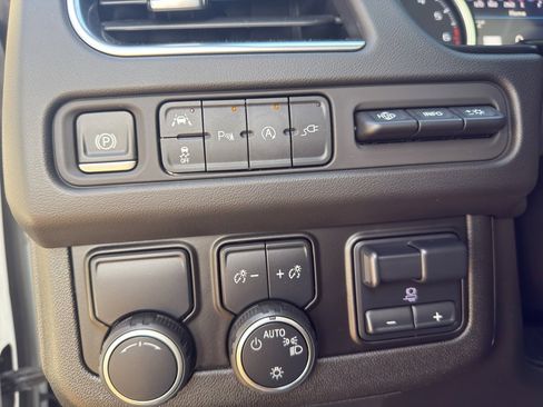 Used 2021 Chevrolet Tahoe Premier w/ Premium Package image 15