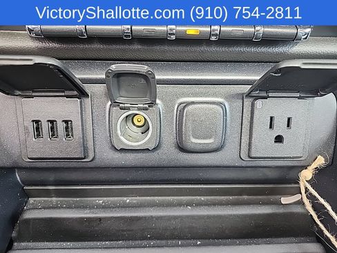 Used 2015 Chevrolet Silverado 1500 LTZ Z71 w/ LTZ Plus Package AWD/4WD image 9