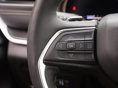 Used 2023 Jeep Grand Cherokee Altitude AWD/4WD image 12