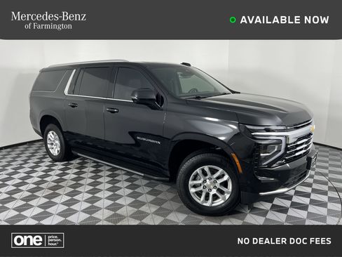 Used 2025 Chevrolet Suburban LT w/ Comfort Package image 1