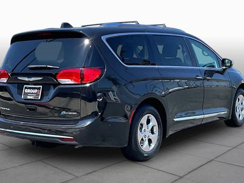 Used 2018 Chrysler Pacifica Limited w/ Advanced Safetytec Group FWD image 12