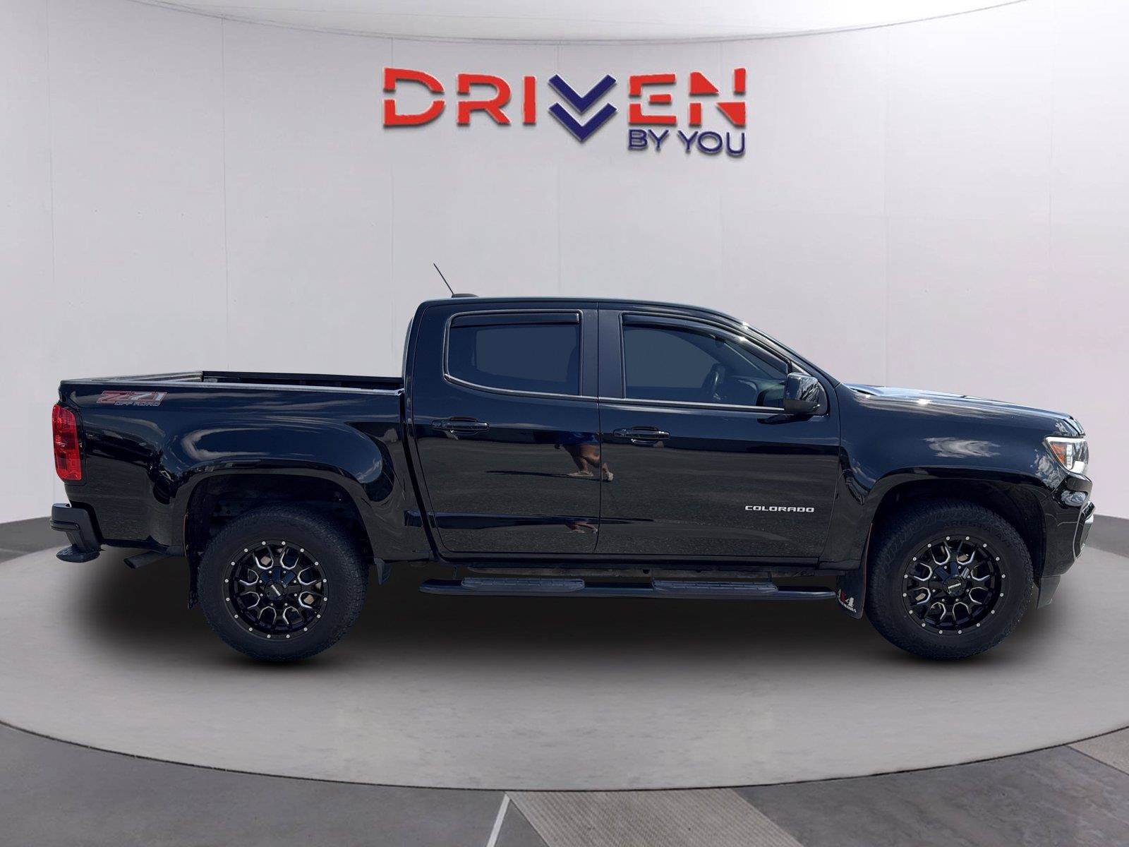 Used 2021 Chevrolet Colorado Z71 AWD/4WD image 3