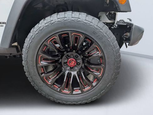 Used 2016 Jeep Wrangler Unlimited Rubicon w/ Connectivity Group AWD/4WD image 10