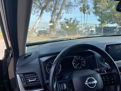 Used 2025 Nissan Rogue SV image 35