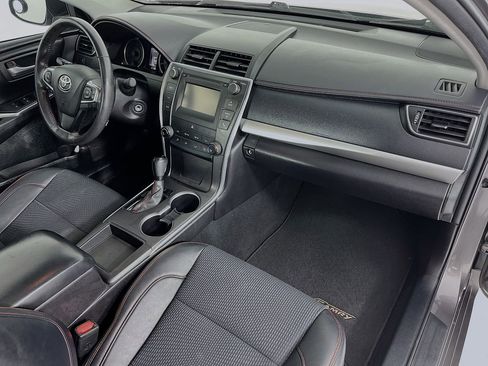 Used 2016 Toyota Camry SE w/ Moonroof Package image 24