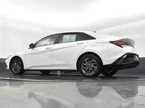 Used 2024 Hyundai Elantra SEL FWD image 12