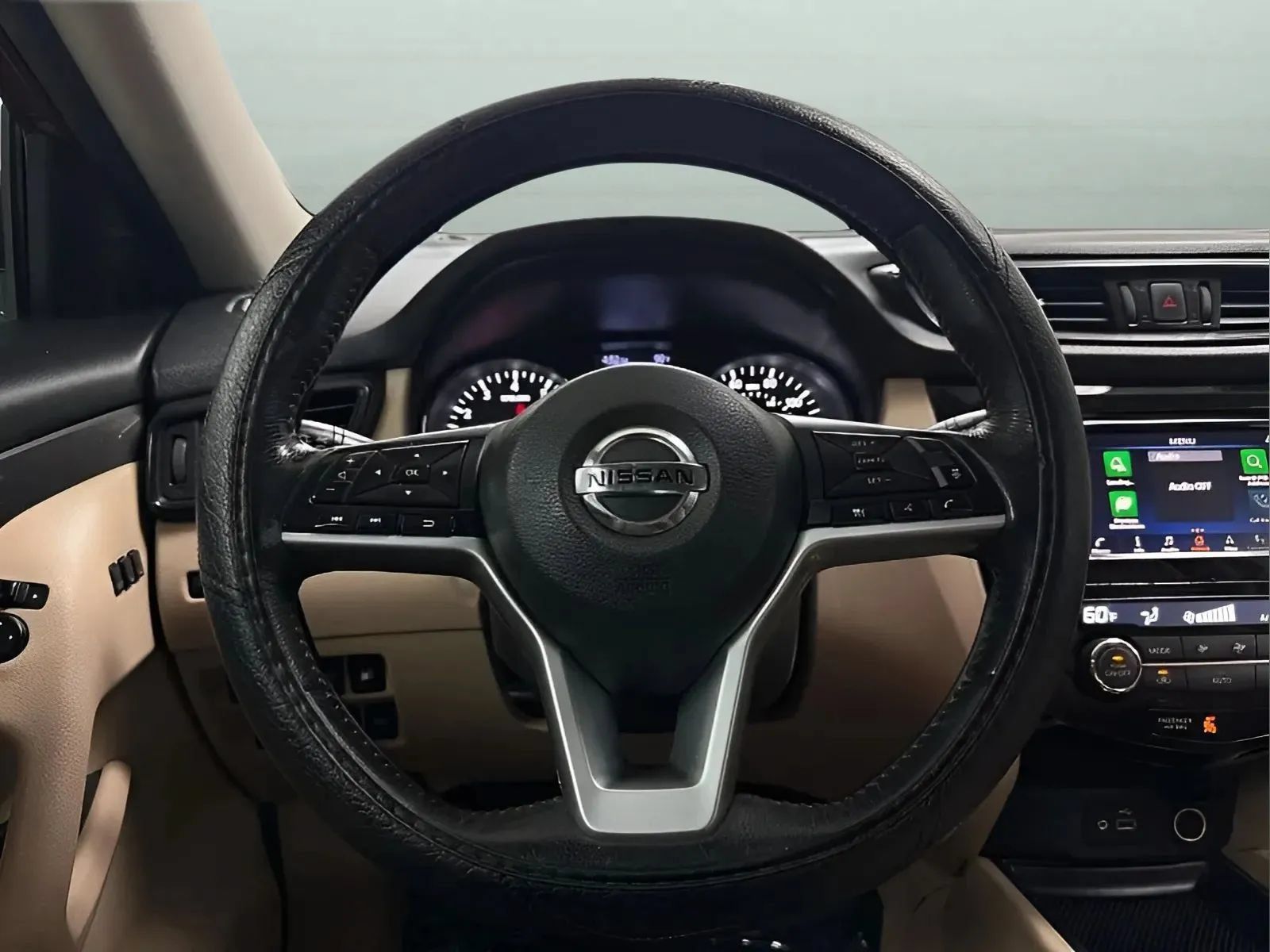 Used 2018 Nissan Rogue SV w/ Premium Package FWD image 17