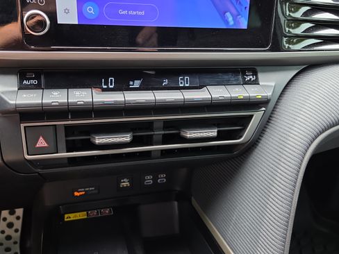 Used 2025 Toyota Camry SE w/ Convenience Package FWD image 22