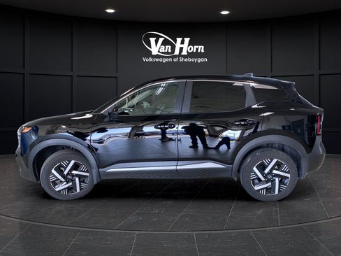 Used 2025 Nissan Kicks SV FWD image 4
