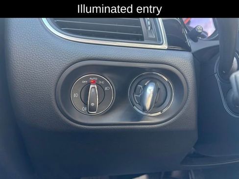 Used 2018 Porsche Macan Sport Edition image 16