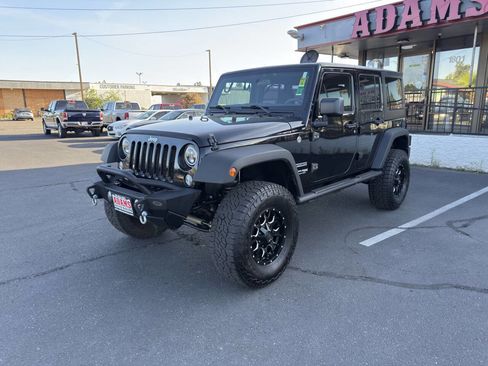 Used 2018 Jeep Wrangler Unlimited Sport w/ Mopar Black Appearance Group AWD/4WD image 7