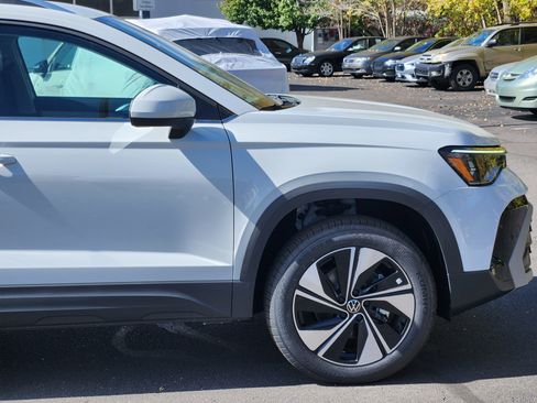 New 2025 Volkswagen Taos SE AWD/4WD image 7