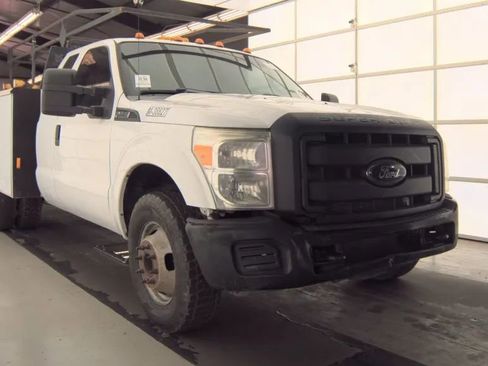 Used 2015 Ford F350 XL image 2
