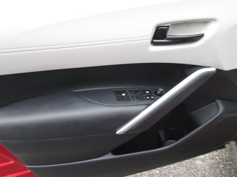 Used 2023 Toyota Corolla Cross LE image 12