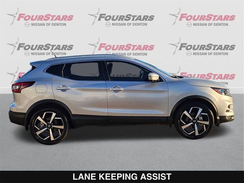 Used 2022 Nissan Rogue Sport SL image 3