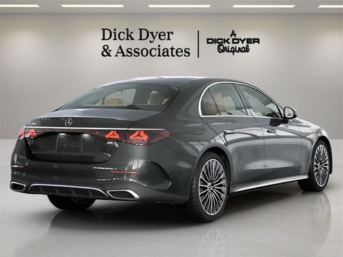 Used 2025 Mercedes-Benz E 350 Sedan image 11