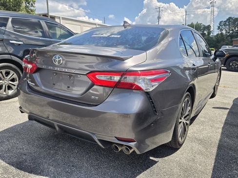Used 2020 Toyota Camry SE FWD image 2