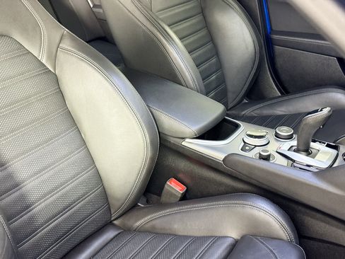 Used 2022 Alfa Romeo Giulia Veloce image 34