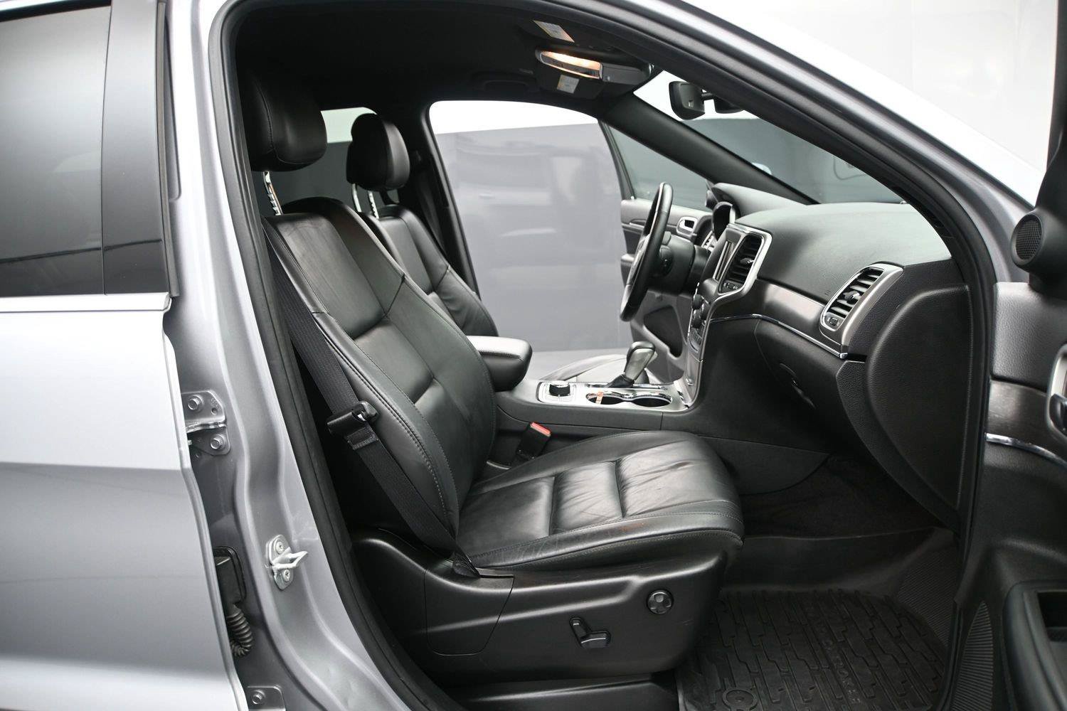 Used 2018 Jeep Grand Cherokee Limited AWD/4WD image 17