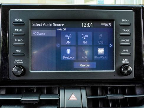 Used 2019 Toyota RAV4 LE FWD image 26