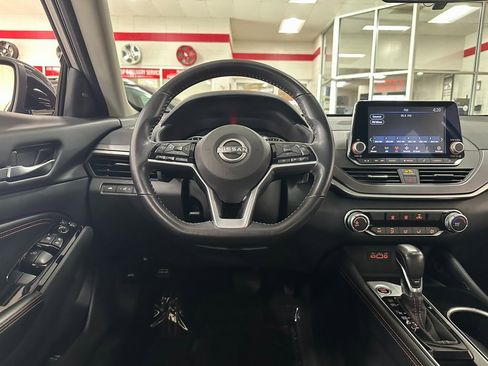 Used 2023 Nissan Altima 2.5 SR image 14