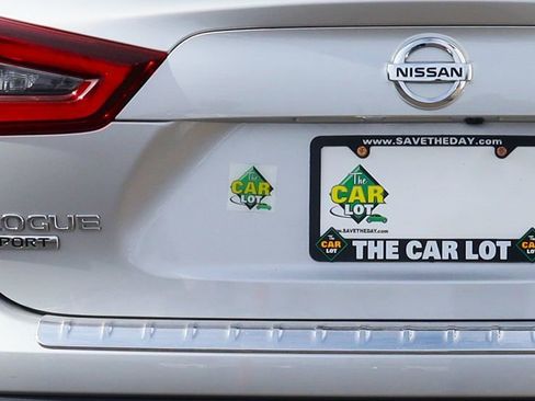 Used 2022 Nissan Rogue Sport SV image 19