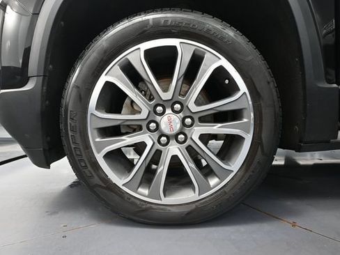 Used 2017 GMC Acadia SLT w/ LPO, Floor Liner Package AWD/4WD image 16