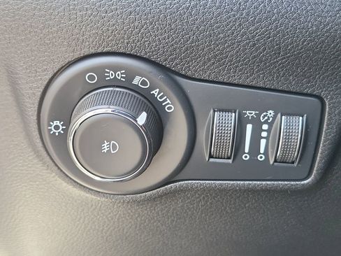 Used 2023 Jeep Compass Limited w/ Elite Group AWD/4WD image 15
