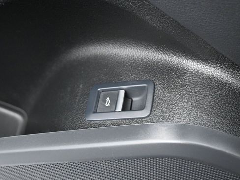 Used 2025 Audi Q5 2.0T Premium image 26