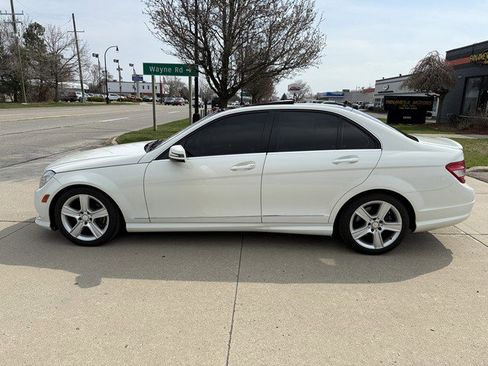 Used 2011 Mercedes-Benz C 300 SPORT 4MATIC image 8
