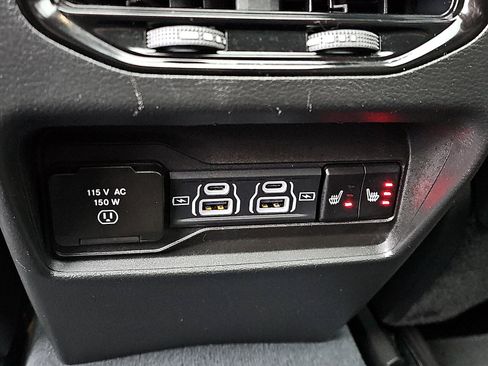 Used 2023 Jeep Grand Cherokee Limited image 11