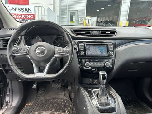 Used 2017 Nissan Rogue Sport SL FWD image 12