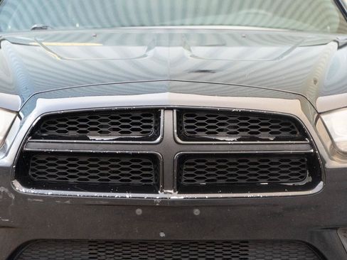 Used 2013 Dodge Charger SE RWD image 4