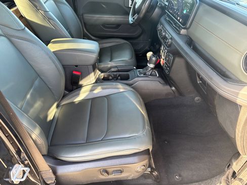 Used 2024 Jeep Gladiator Mojave AWD/4WD image 15