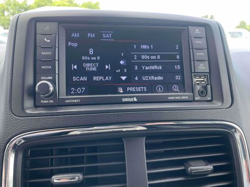 Used 2019 Dodge Grand Caravan SXT FWD image 9