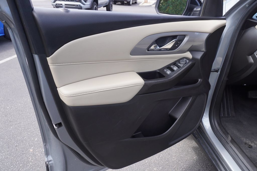 Certified 2023 Chevrolet Traverse LS FWD image 15
