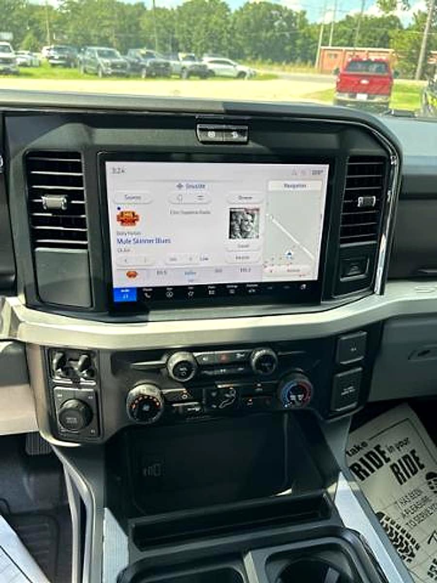 New 2025 Ford F250 XLT w/ Black Appearance Package AWD/4WD image 15