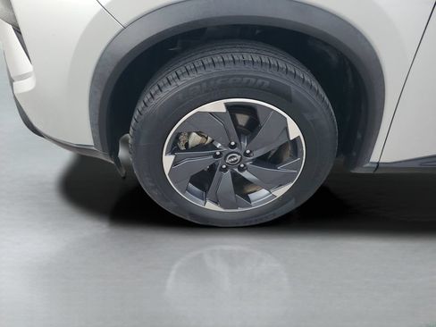 Used 2024 Nissan Rogue SV FWD image 25