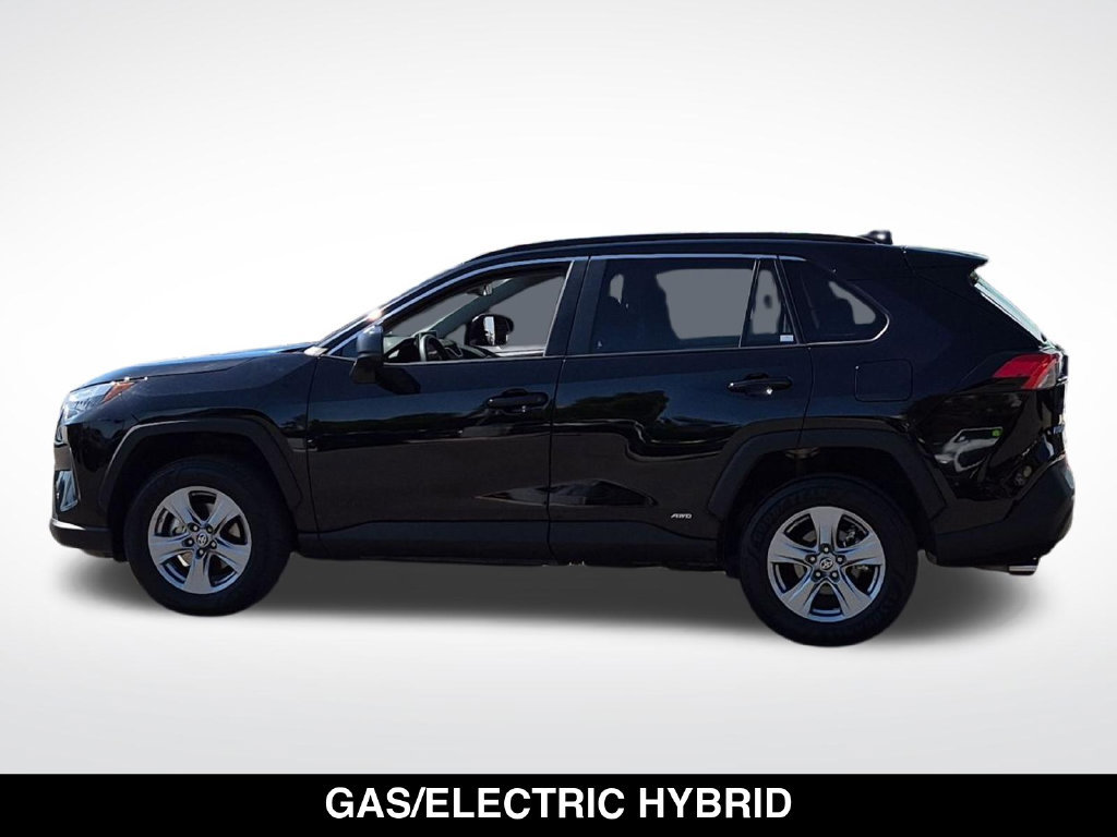 Used 2023 Toyota RAV4 LE AWD/4WD image 5
