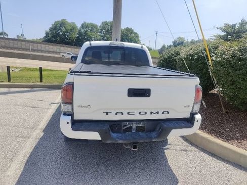 Used 2022 Toyota Tacoma Limited AWD/4WD image 12