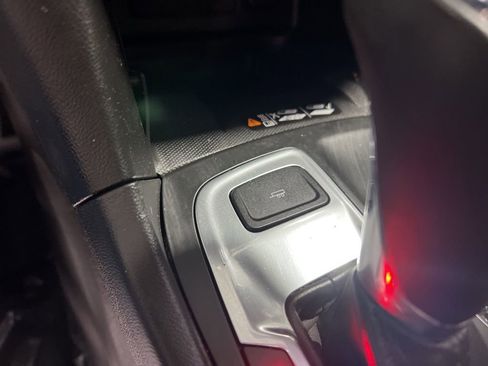 Used 2019 Chevrolet Equinox Premier image 30