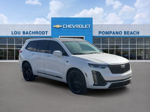 Used 2022 Cadillac XT6 Premium Luxury FWD image 1