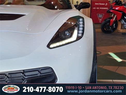 Used 2015 Chevrolet Corvette Z06 w/ 3LZ Preferred Equipment Group image 9