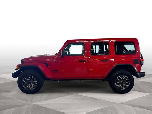 Used 2025 Jeep Wrangler Unlimited Sahara AWD/4WD image 5