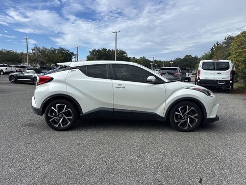 Used 2019 Toyota C-HR XLE image 2