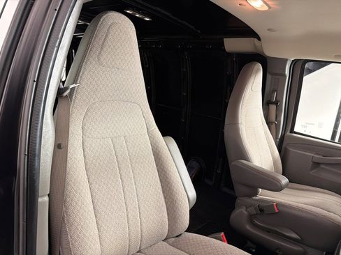 Used 2018 Chevrolet Express 2500 w/ Driver Convenience Package RWD image 19