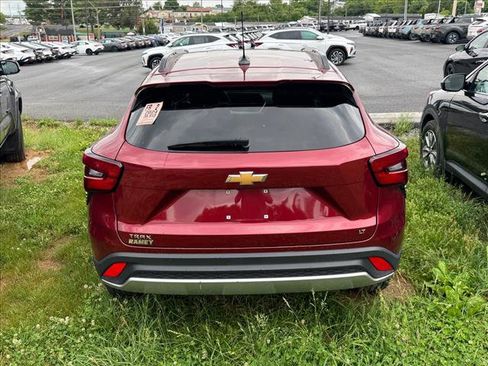 Used 2024 Chevrolet Trax LT FWD image 17