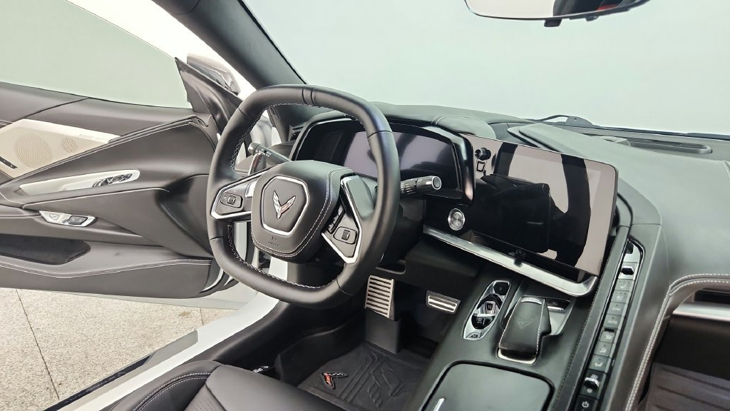 Used 2023 Chevrolet Corvette Stingray Premium Cpe w/ Z51 Performance Package RWD image 39