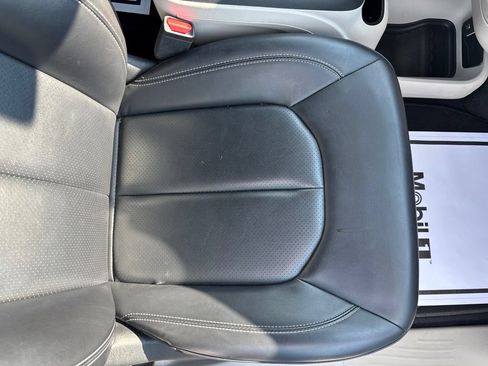 Used 2023 Chrysler Pacifica Touring-L FWD image 48